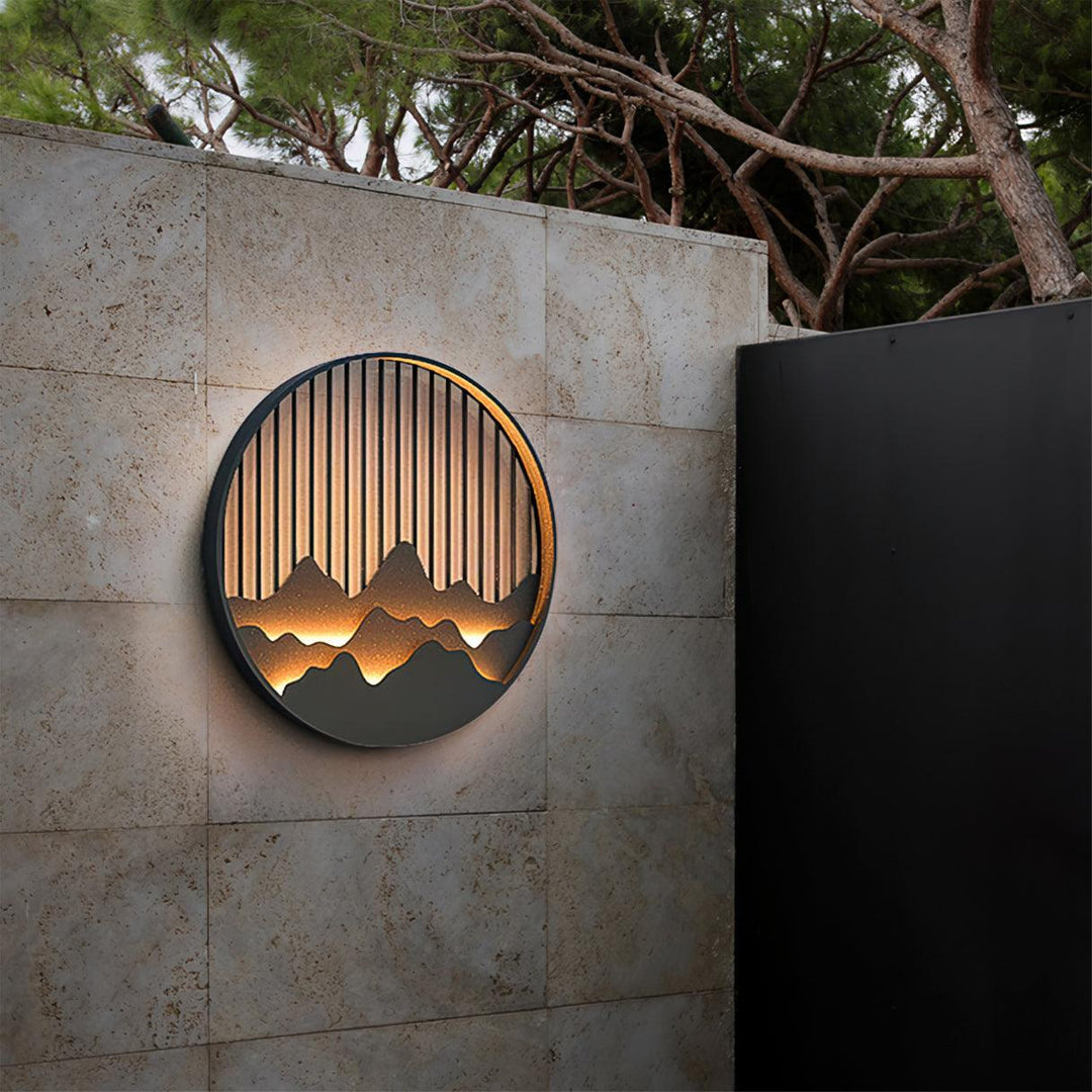Moderne Outdoor Wandleuchte mit Bergmotiv