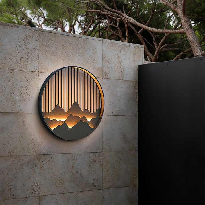 Moderne Outdoor Wandleuchte mit Bergmotiv