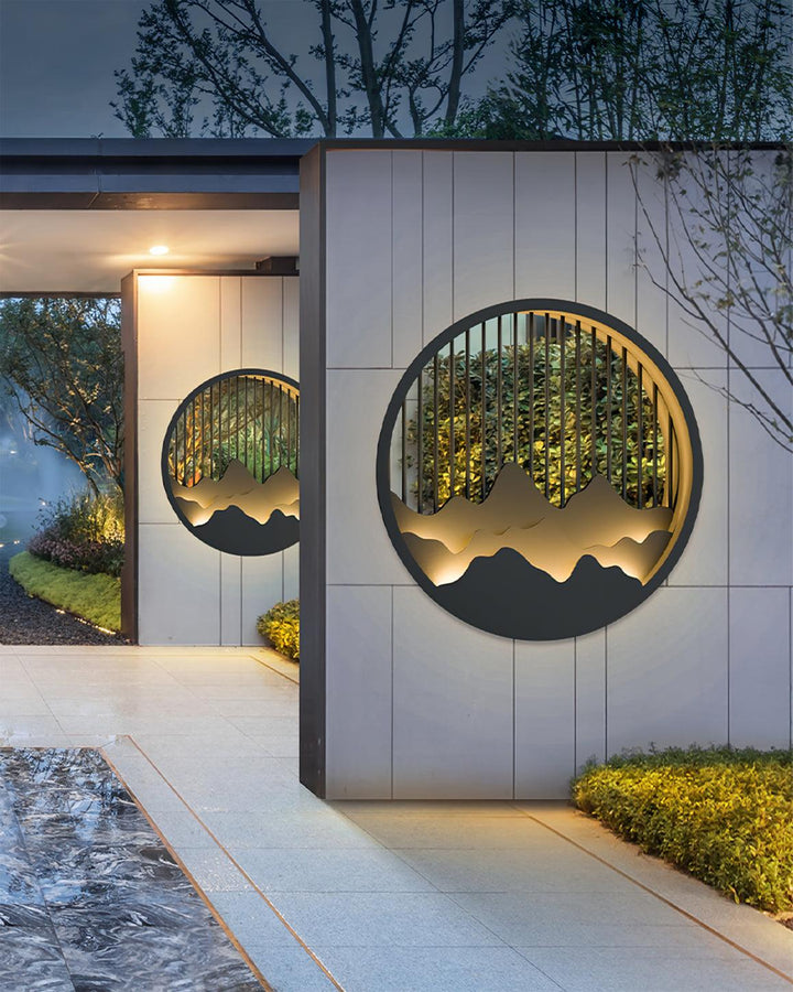 Moderne Outdoor Wandleuchte mit Bergmotiv