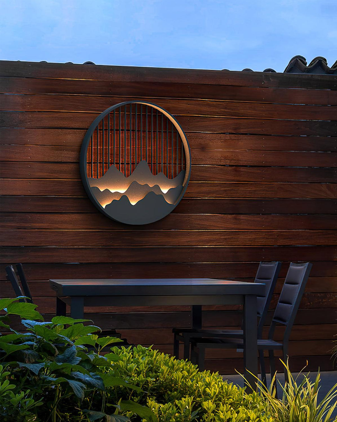 Moderne Outdoor Wandleuchte mit Bergmotiv