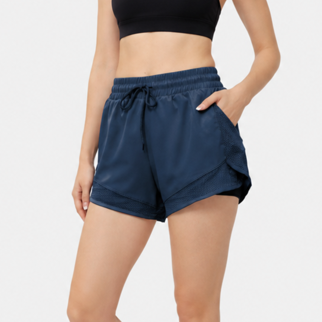 Detailansicht des elastischen High Waist Bundes der Damen Trainingsshorts