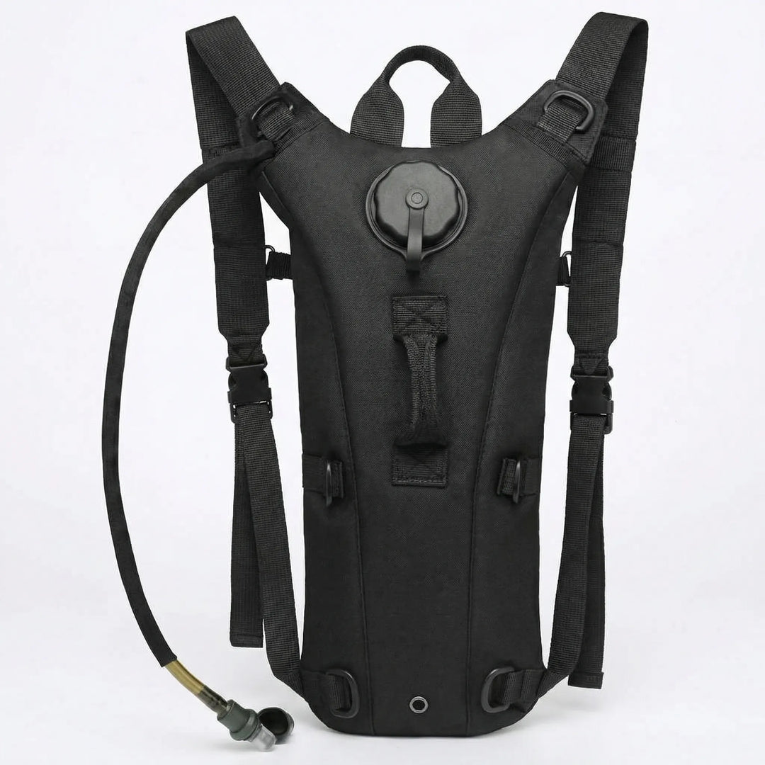 Schwarzer Trinkrucksack mit Schultergurten und flexiblem Trinkschlauch
