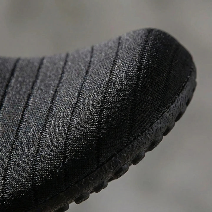 Moderne Unisex Wasserschuhe mit rutschfester Sohle, perfekt für Outdoor-Aktivitäten im Sommer. Atmungsaktives Design.