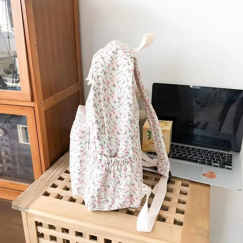 Geräumiges Hauptfach des Schulrucksacks mit Facheinteilung