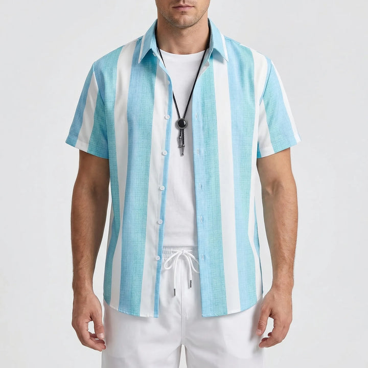 Stilvoller Urlaubslook mit Herren Kurzarmhemd und Shorts