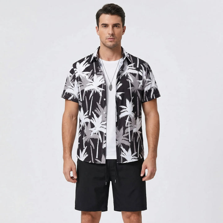 Sommeroutfit für Herren bestehend aus Shorts und Hemd