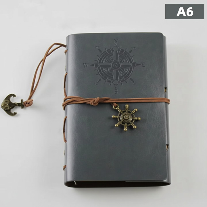 Antikes Tagebuch mit Lederband und Kompass Prägung