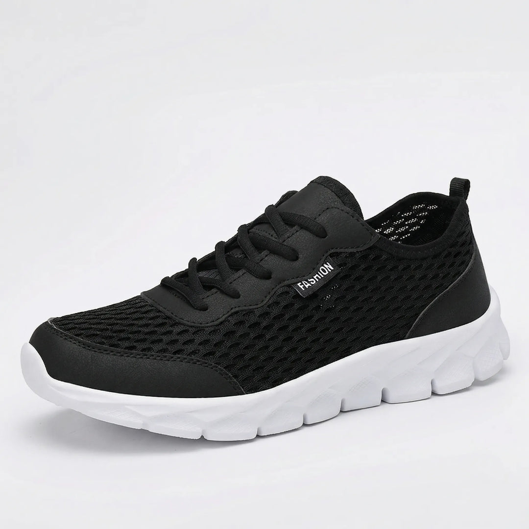 Leichte Herren Laufschuhe in Schwarz und Weiß im Detail