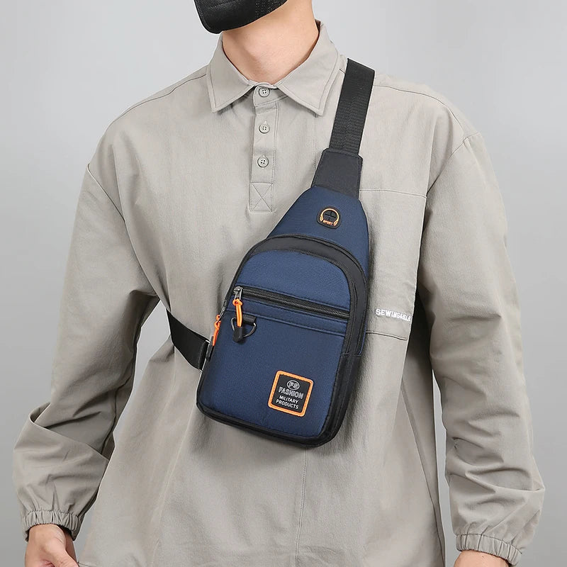 Innenraum und Fächeraufteilung der Crossbody-Tasche