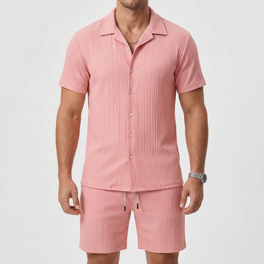 Lässiges Urlaubsoutfit mit kurzärmeligem Hemd und bequemen Shorts