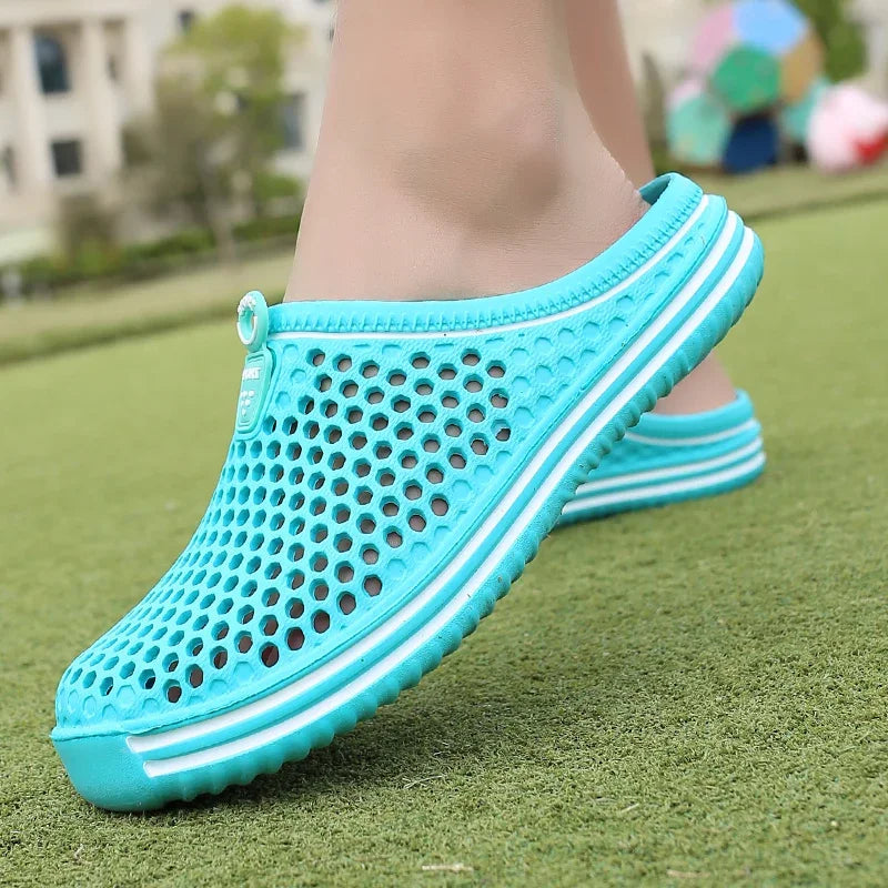 Freizeittaugliche Wasserschuhe in ansprechender Optik, perfekt für Wellness und Schwimmbad