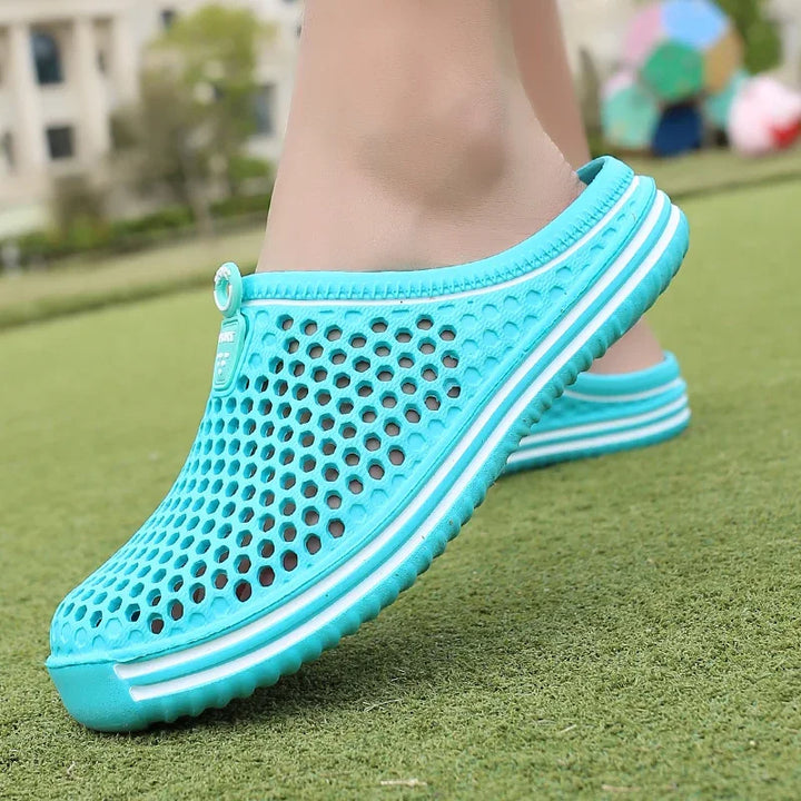 Freizeittaugliche Wasserschuhe in ansprechender Optik, perfekt für Wellness und Schwimmbad