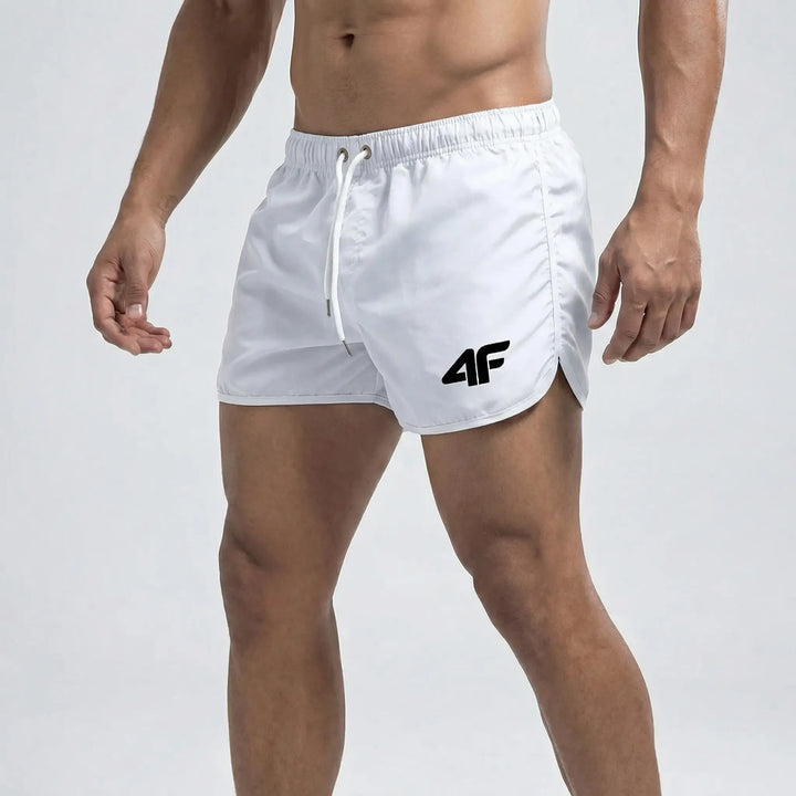 Moderne kurze Herren Badeshorts, schnelltrocknend. Stylische Schwimmhose für Strand & Freizeit.