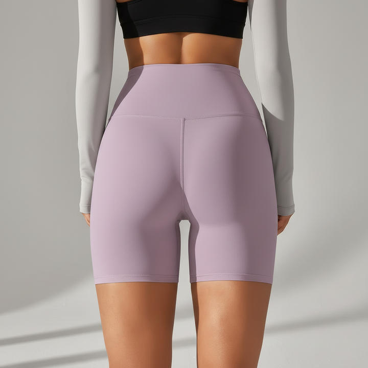Damen Sportshorts mit hohem Bund in dynamischer Pose beim Yoga