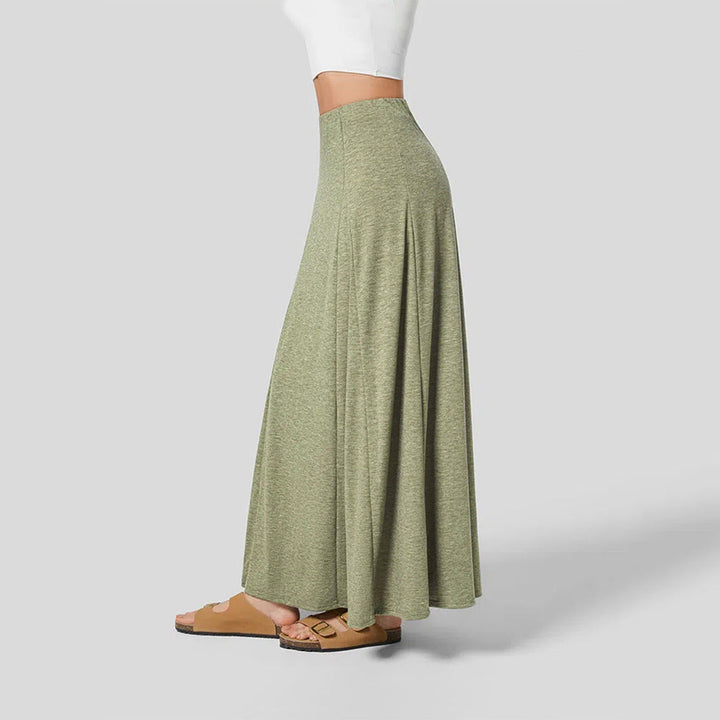 Damen Maxirok in Grün von der Seite im eleganten Schnitt
