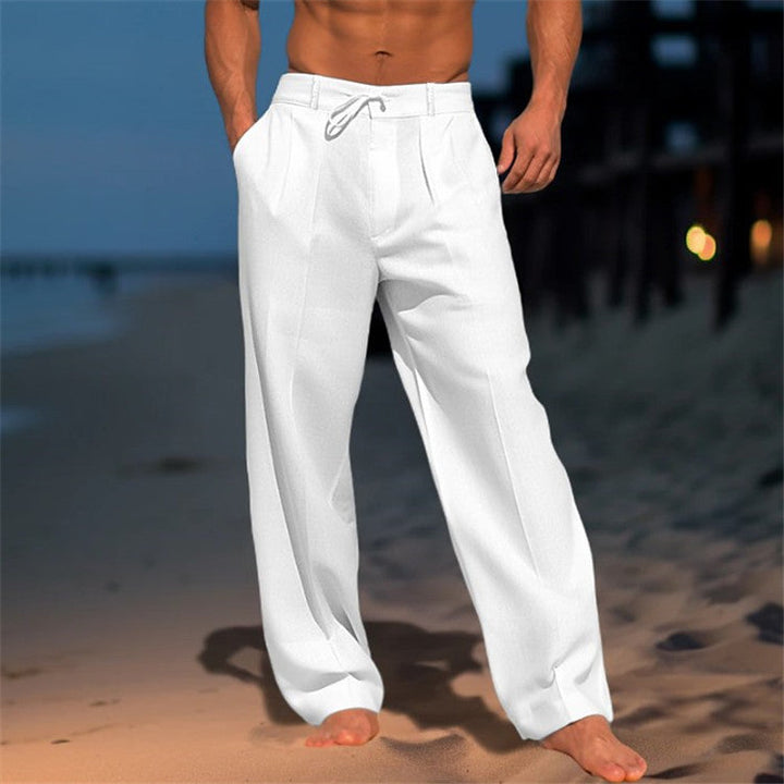 Herren Sommerhose mit elastischem Bund in Weiß, atmungsaktiv & bequem für entspannte Tage.