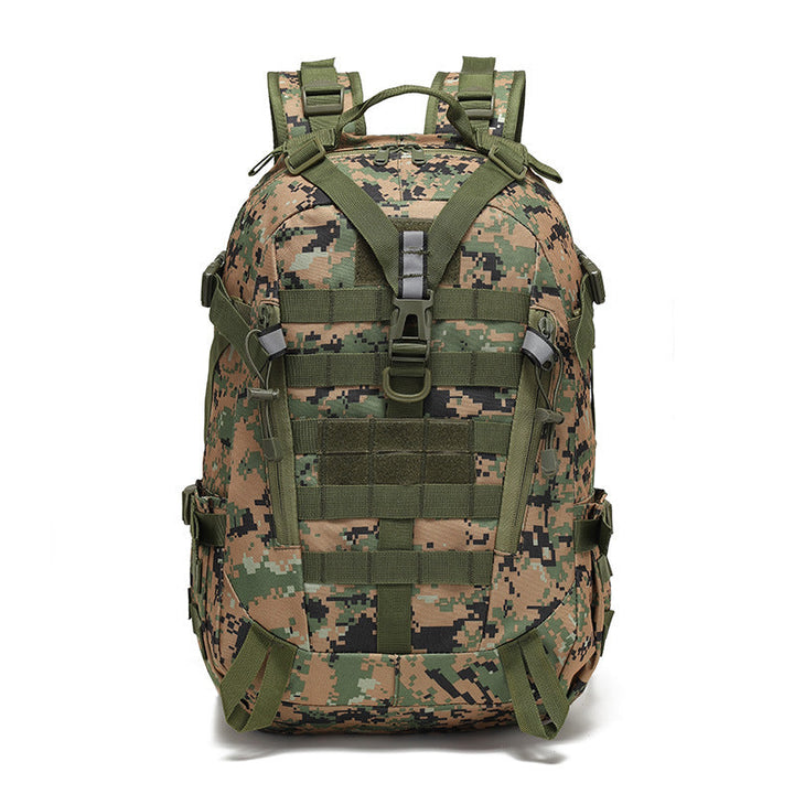 Frontansicht des Camouflage Rucksacks mit Klettfläche für Patches