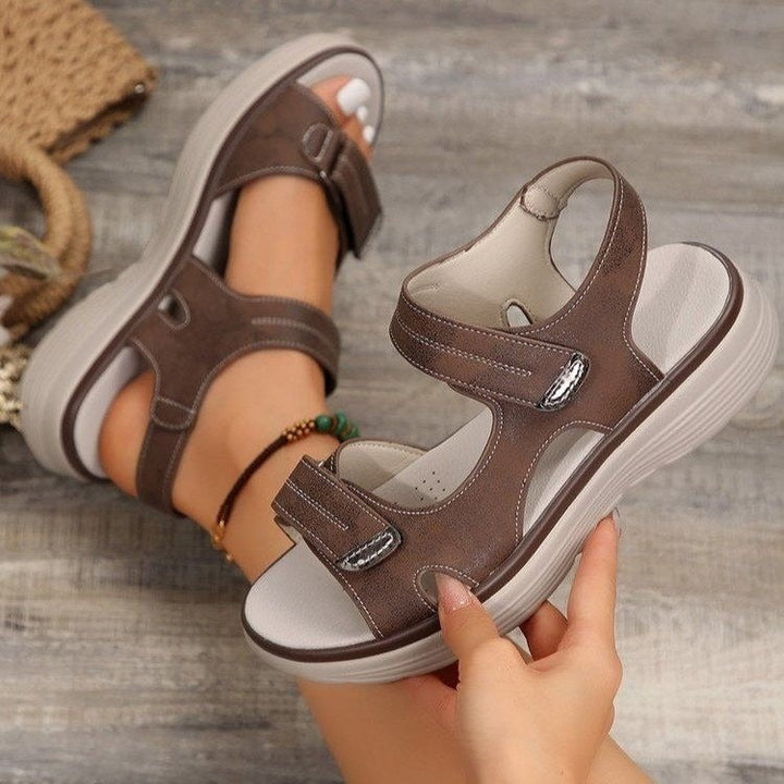 Verstellbare orthopädische Damensandalen mit rutschfester Sohle. Unterstützend für gesunde Füsse & Alltagskomfort.