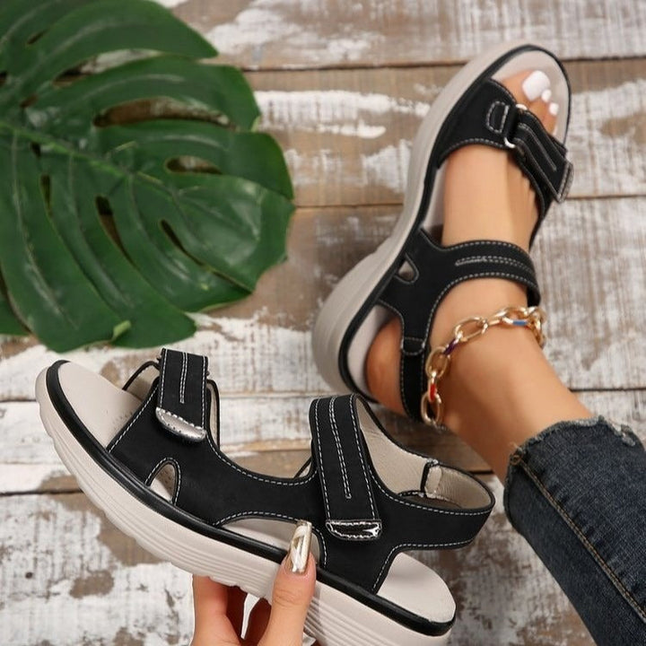 Sommerliche orthopädische Damensandalen für aktive Frauen. Ultimativer Komfort & Schmerzlinderung im Alltag.