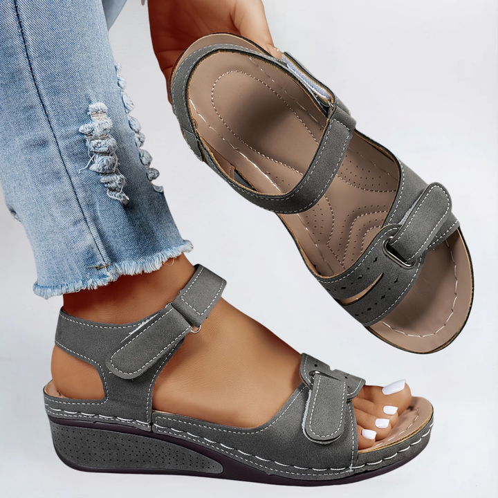 Bequeme orthopädische Damen Sandalen mit flexibler Sohle, ideal für schmerzlindernden Sommerkomfort.