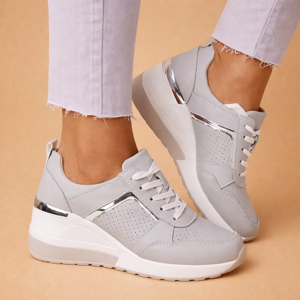 Vorderansicht der komfortablen Damen Sneaker mit Plateau. Orthopädisches Design für gesunde Füße.