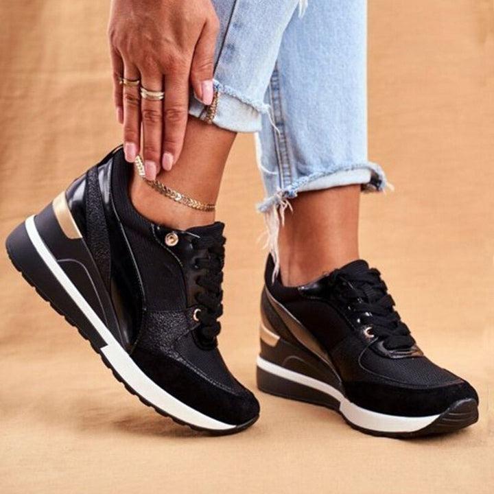 Damen Schnürschuhe in klassischem Schwarz mit dezenten Akzenten