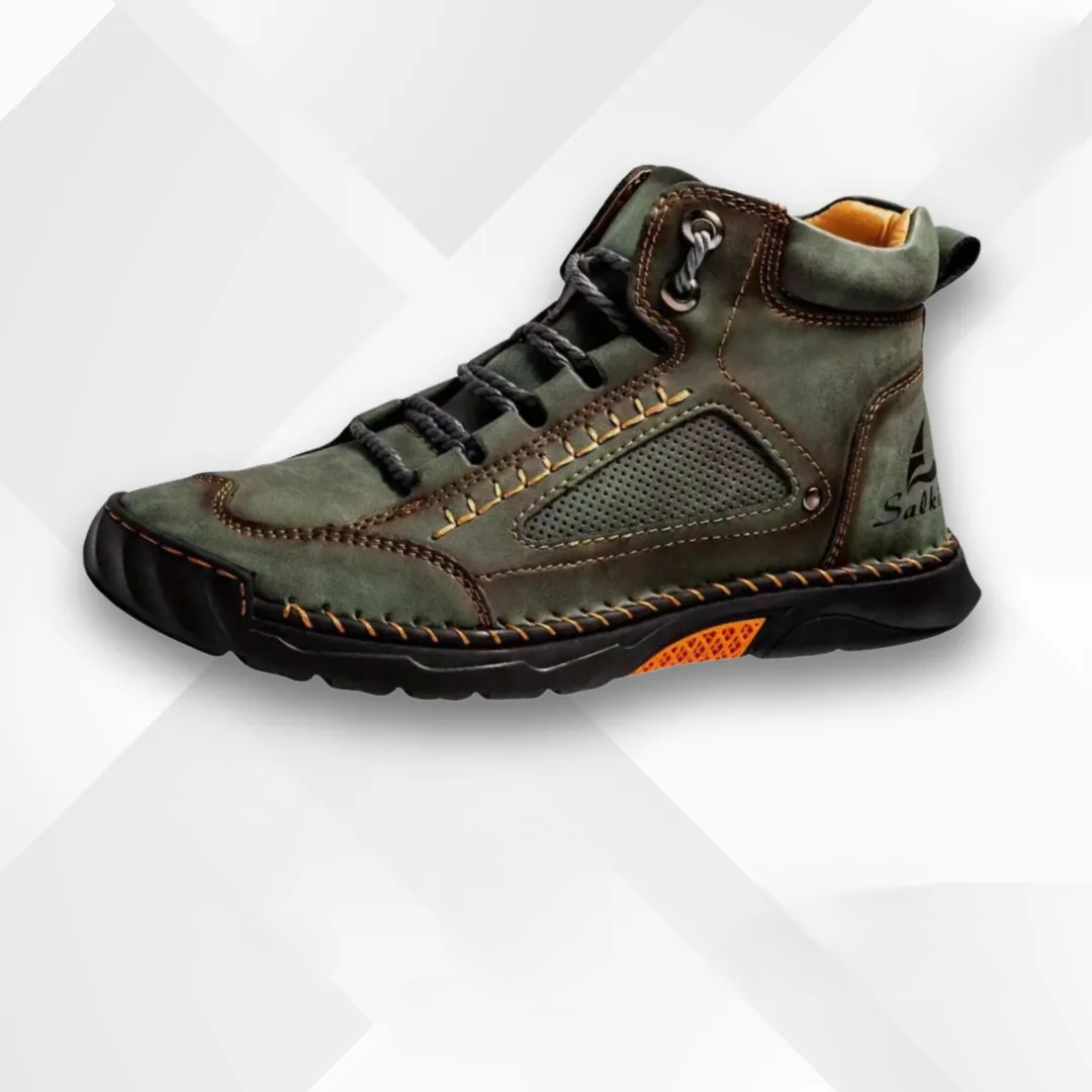 Orthopädische Herrenstiefel von innen mit wärmendem Futter und bequemer Einlegesohle für kalte Tage