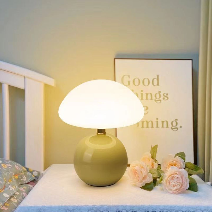 Elegante Französische Creme Tischleuchte mit Pilzdesign