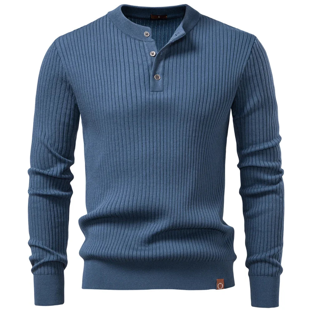 Blauer gerippter Herrenpullover mit langen Ärmeln