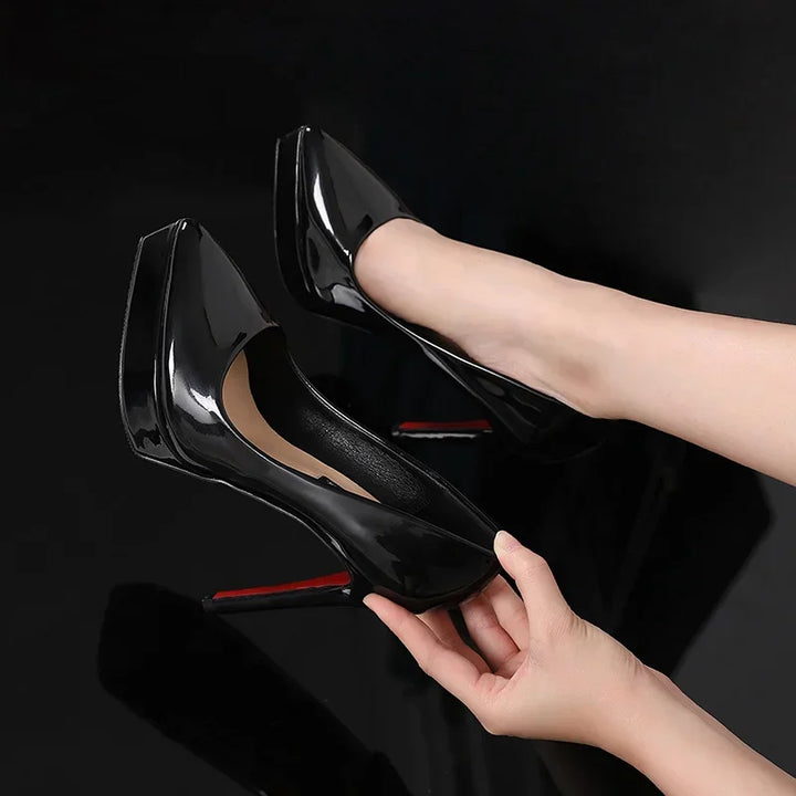 Damen Plateau High Heels mit spitzer Form und elegantem Absatz in Schwarz