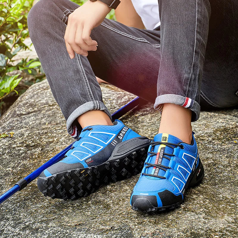 Damen Wanderschuhe beim Einsatz in der Natur