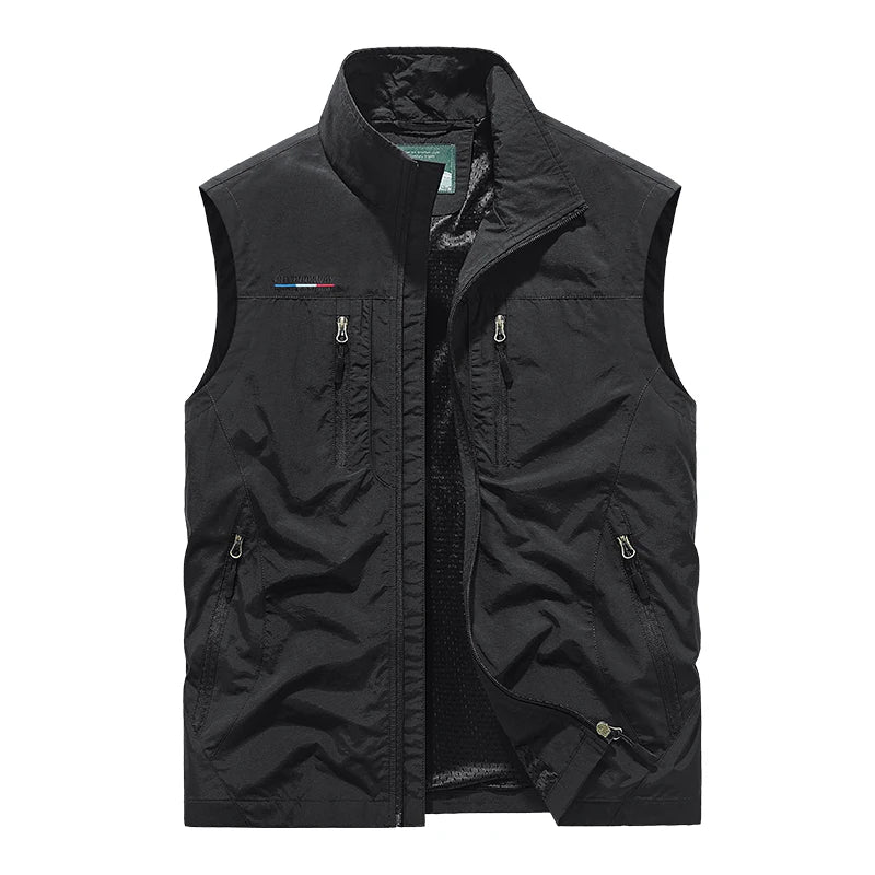Praktische Herren Mehrzweck-Weste, ideal für Angler & Reisende. Atmungsaktiv & leicht mit vielen Fächern.