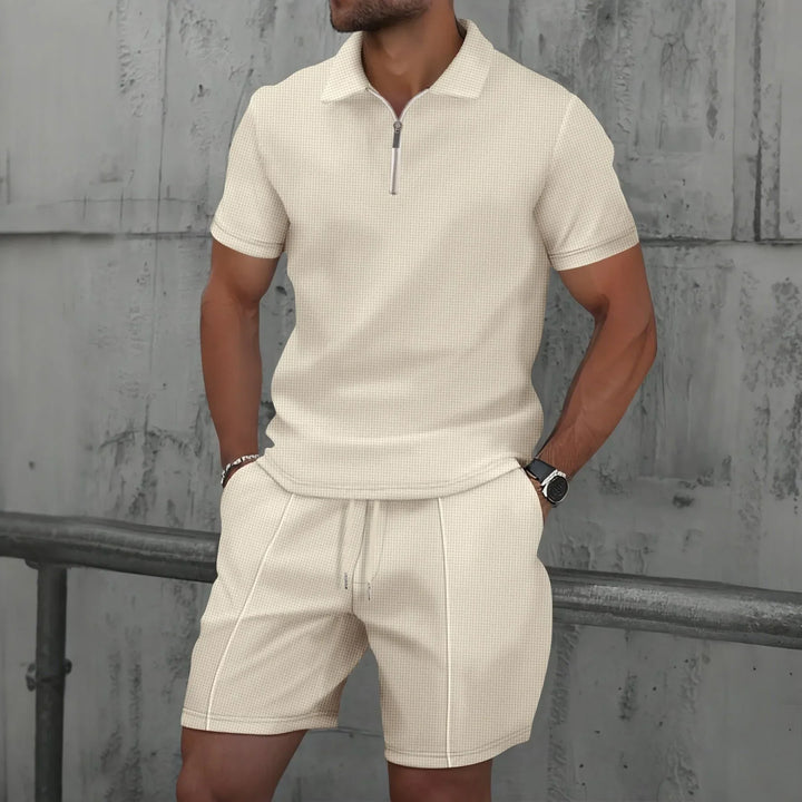 Herren Polo Set in Apricot mit Shorts und Reißverschluss für den Sommer.