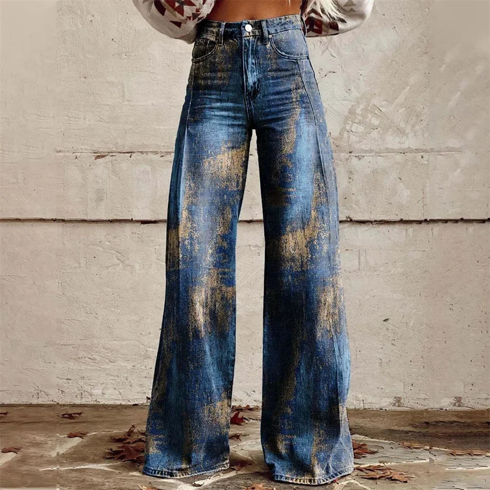 Modische Damen Flare Jeans, hochgeschnitten und bedruckt, für einen stylischen Look mit optisch verlängernden Beinen.
