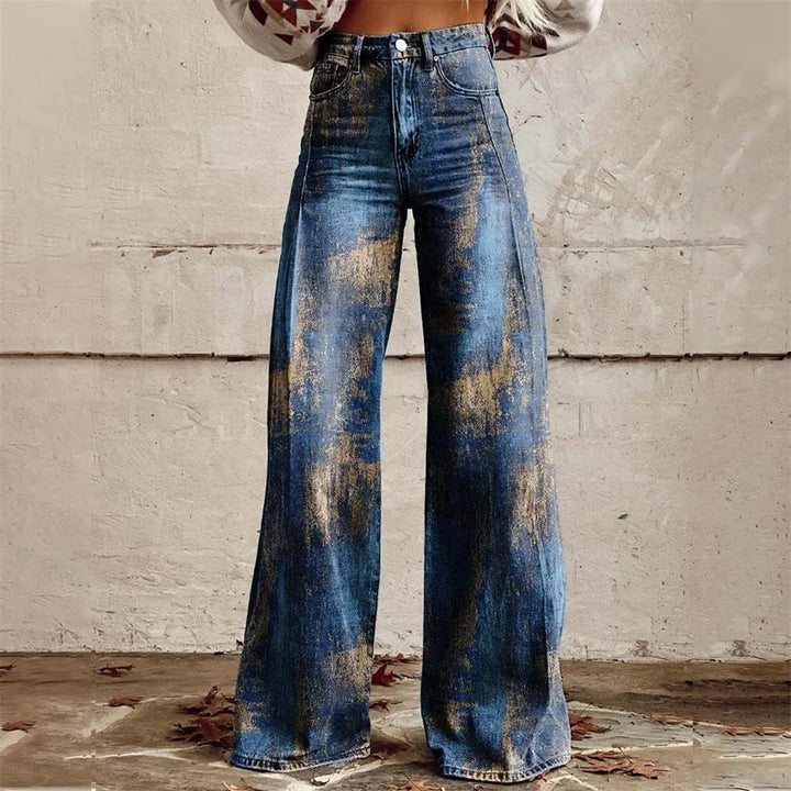 Modische Damen Flare Jeans, hochgeschnitten und bedruckt, für einen stylischen Look mit optisch verlängernden Beinen.