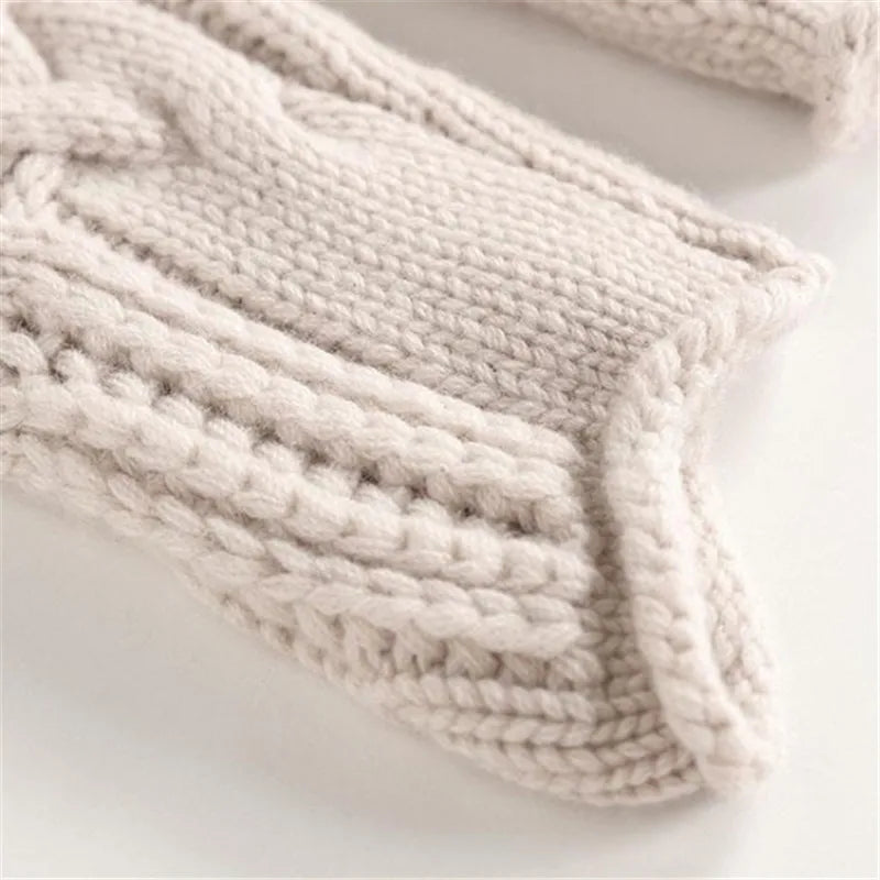 Detaillierte Texturansicht des blauen Pullovers