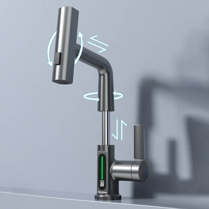 Moderner Edelstahl-Wasserhahn mit digitaler Temperaturanzeige und schwenkbarem Auslauf.