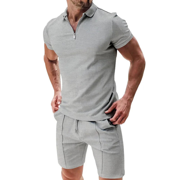 Alle vier Farbvarianten des Herren Polo Sets nebeneinander präsentiert.