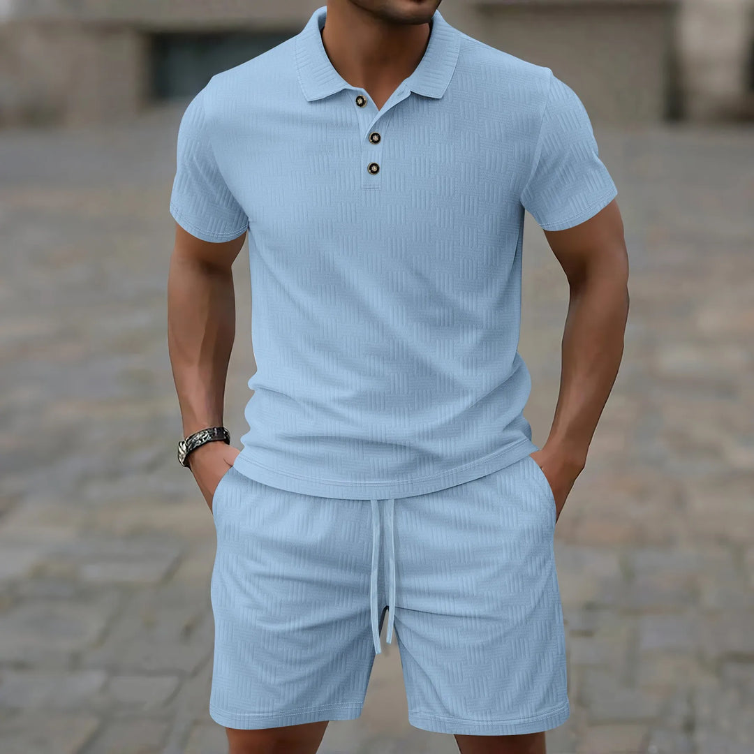Sommer Outfit für Herren mit Polo Shirt und kurzer Hose