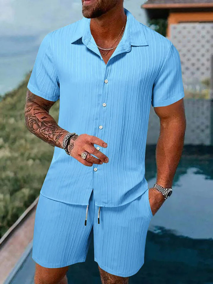 Bequemes Herren Sommer Hemd Set mit Shorts, ideal für Urlaub, Strand und Freizeitkleidung.