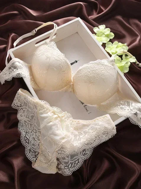 Lingerie Set mit floralem Design, verstellbaren Trägern und weicher Spitze