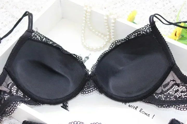 Damen Push-up Dessous Set in edlem Schwarz mit filigraner Blütenspitze