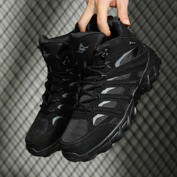 Schwarze Herren Outdoor Wanderschuhe Mid-Top im Detail mit stabiler Schnürung
