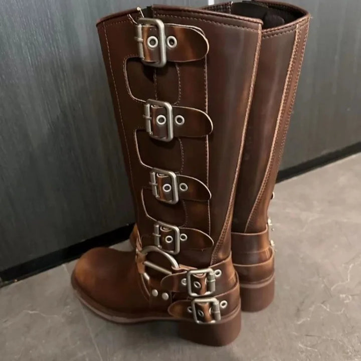 Bequeme kniehohe braune Westernstiefel für Damen mit Schnallen, perfekt für einen modischen Alltagslook.