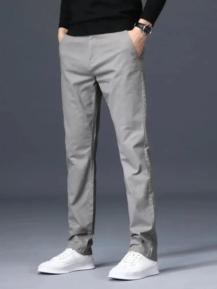 Herrenhose gerades Bein in marineblau, minimalistisch und elegant geschnitten