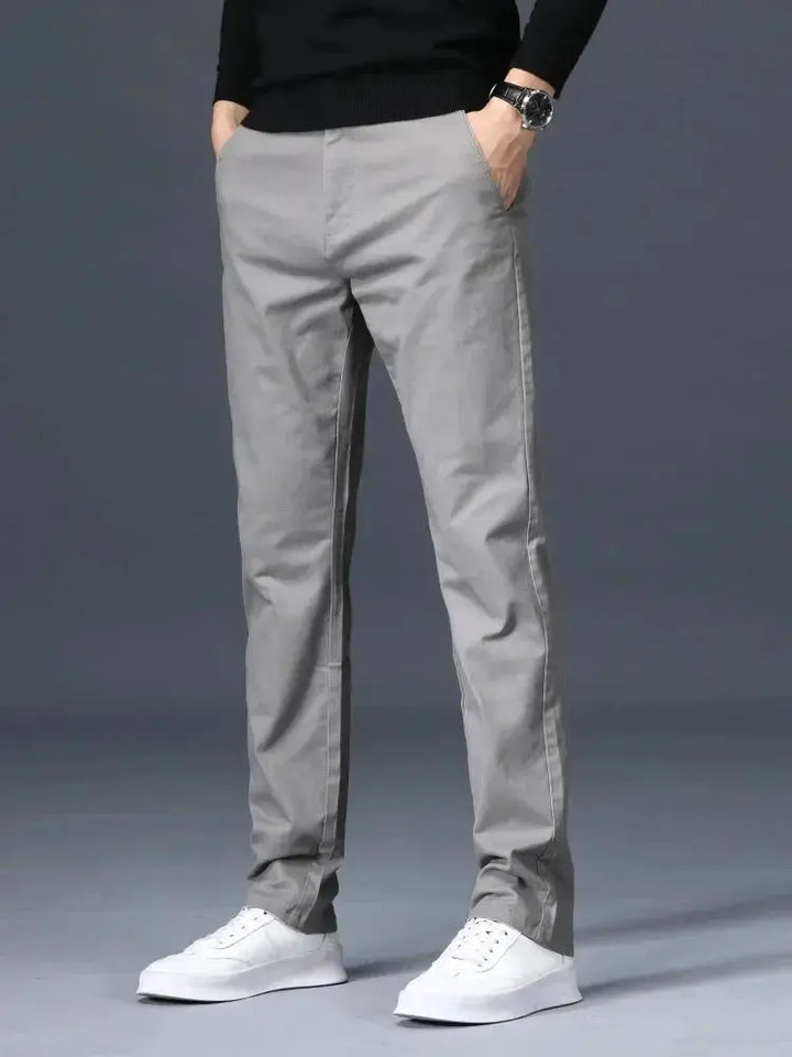 Herrenhose gerades Bein in marineblau, minimalistisch und elegant geschnitten