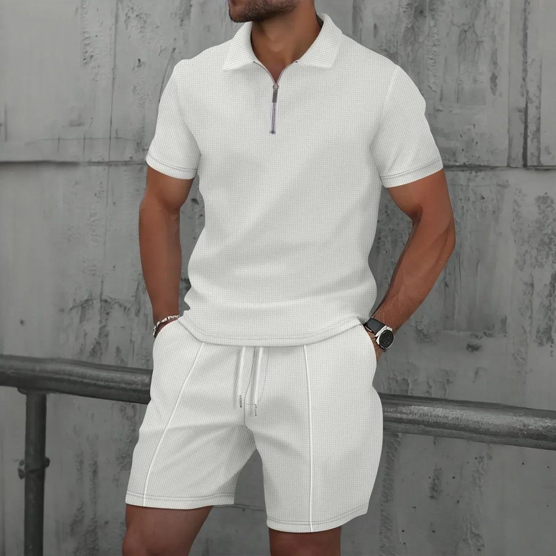 Nahaufnahme des strukturierten Poloshirts mit Reißverschluss, Farbe Apricot.