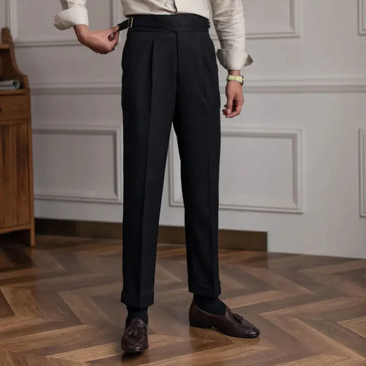 Herren Anzughose im britischen Vintage-Stil, klassische Business-Hose in Nahaufnahme