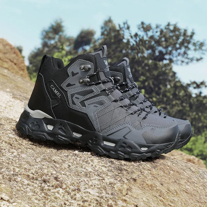 Herren Outdoorschuh in Schwarz für sicheren Halt im Gelände