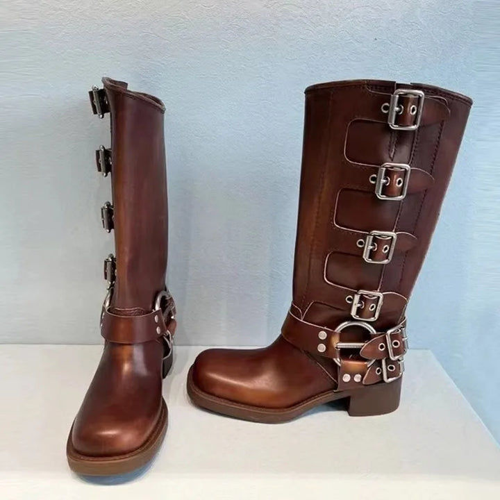 Hochwertige schwarze Damen Westernstiefel, kniehoch, mit eleganten Schnallen und stabilem Niedrigabsatz.